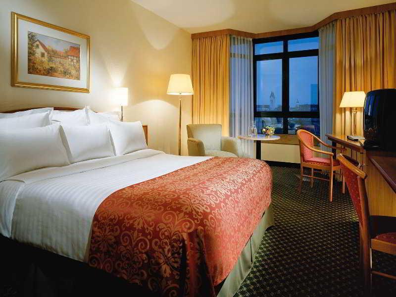 Munich Airport Marriott 4*